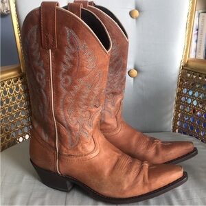 Laredo light brown leather cowgirl boots
size 7.5 western country rodeo